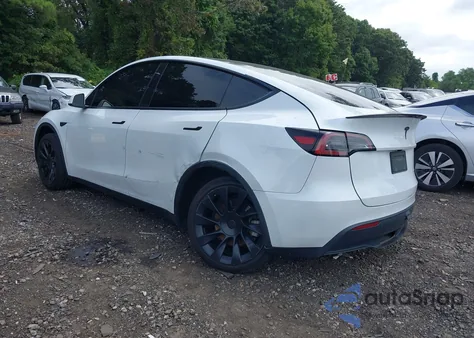 2024 Tesla Model Y Long Range Dual Motor All-Wheel Drive from USA, damaged, VIN 7SAYGDEE9RA221671